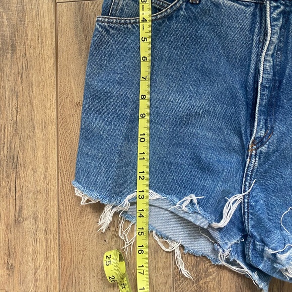 Vintage Levi’s cutoffs - Picture 7 of 8